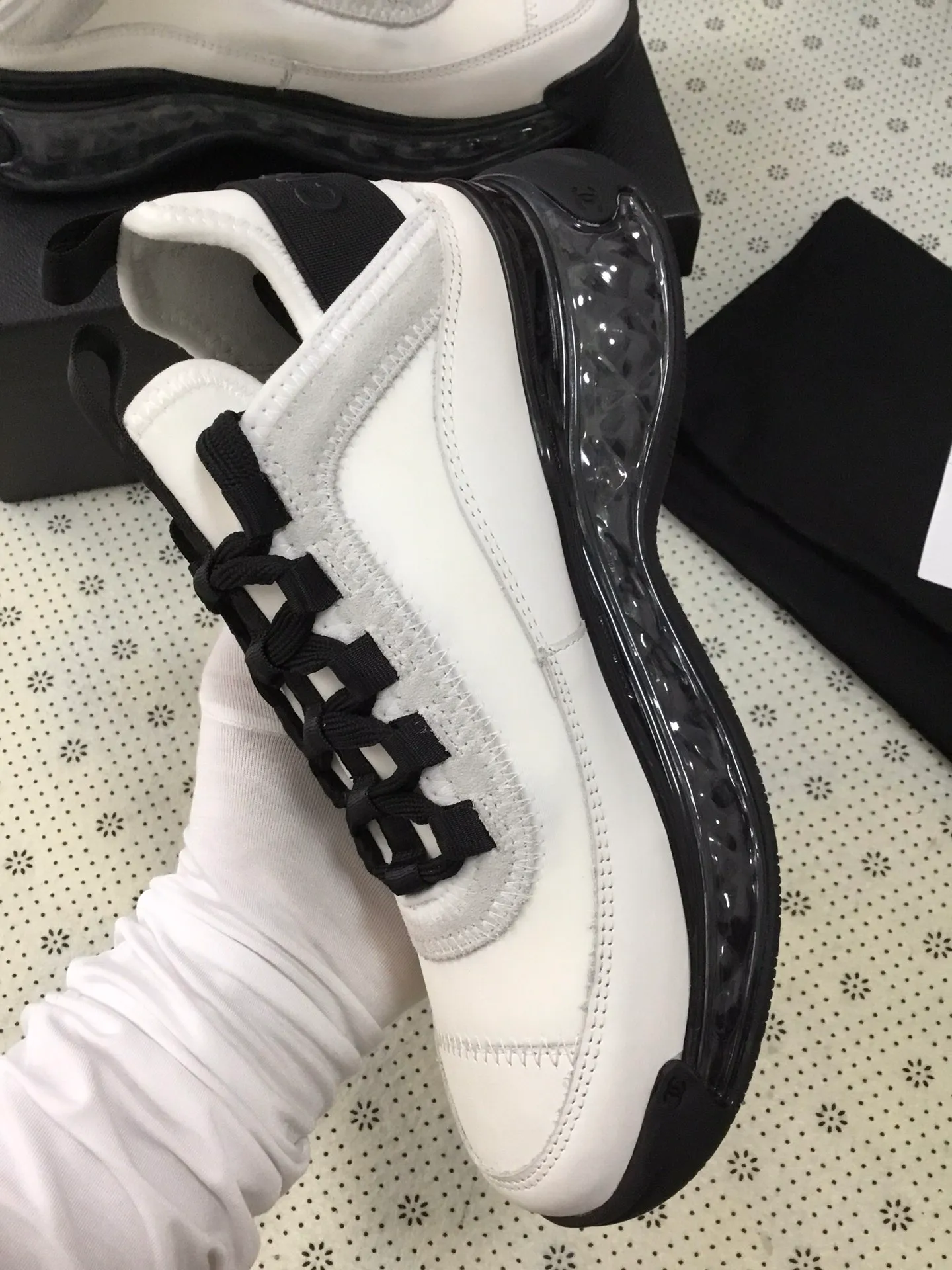 👟👟Ex-factory price 540👟👟 Original CHANEL 2025 Chanel Four Seasons Casual Sports Shoes Original Cover Lasting for Women is made one to one with original lasting technology. Fabric: first layer of silk cowhide with high-elastic lycra and knitted fabric, comfortable and breathable. TPU 3-in-1 ultra-light outsole. Comfortable on the foot. Versatile. Built-in 2 cm brand heightening insole, size: women's 35-41
